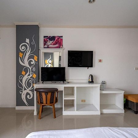 Santi White House Patong Hotel Kültér fotó