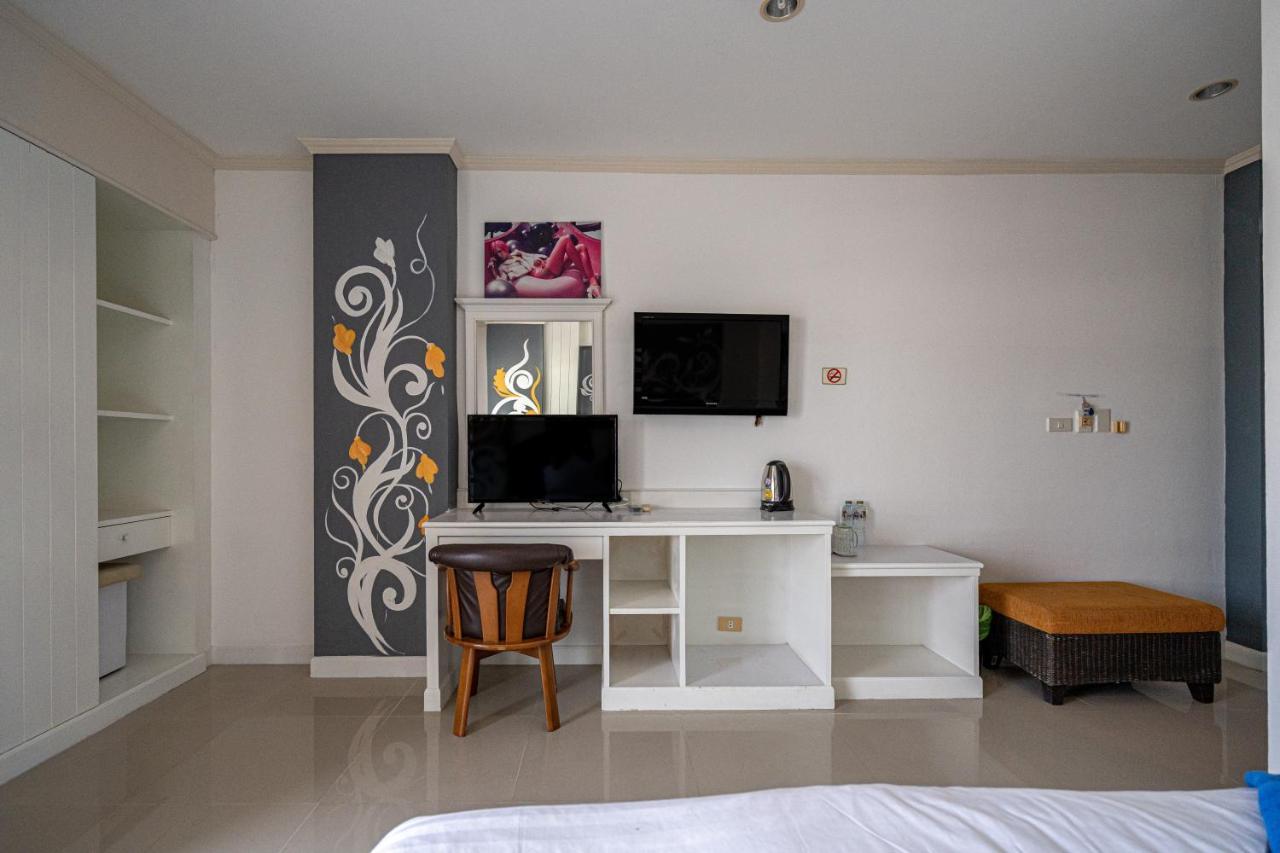 Santi White House Patong Hotel Kültér fotó