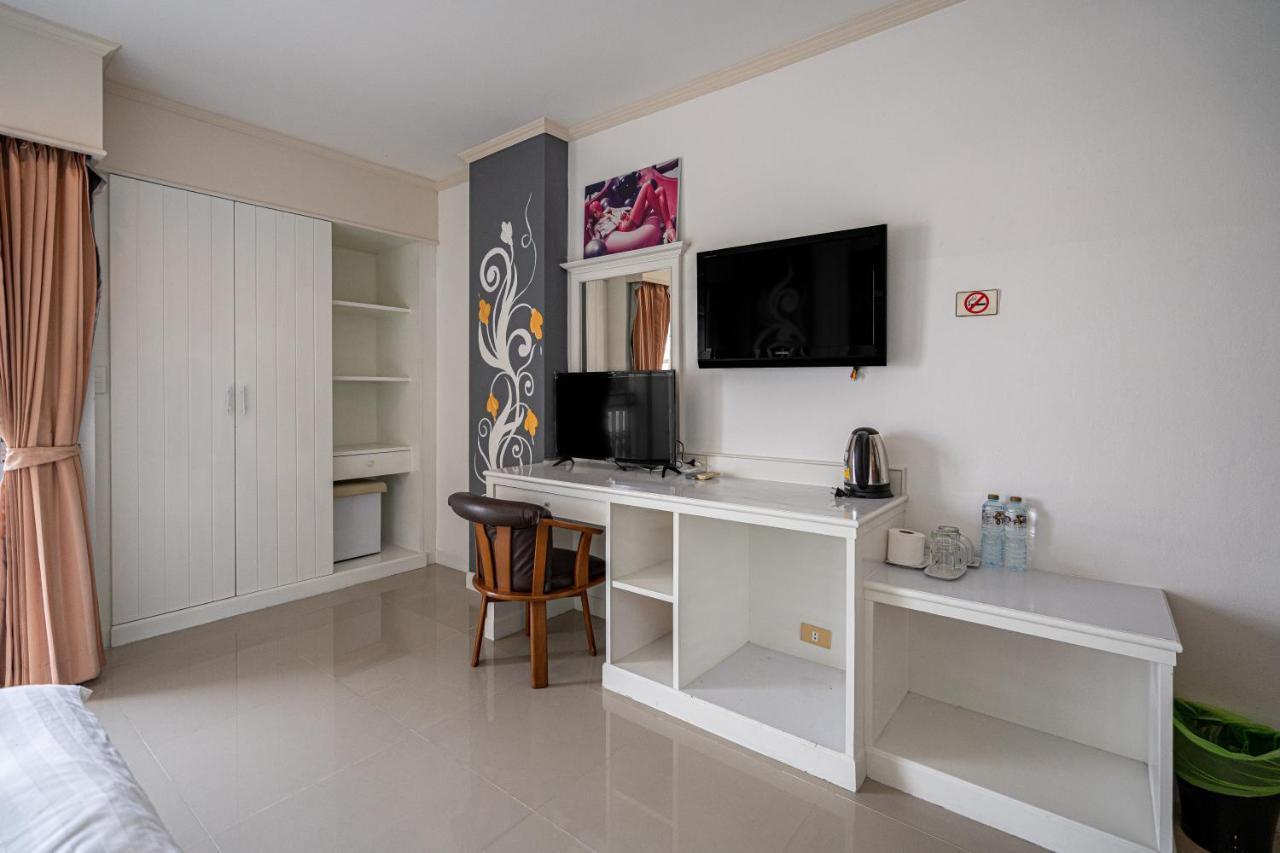 Santi White House Patong Hotel Kültér fotó