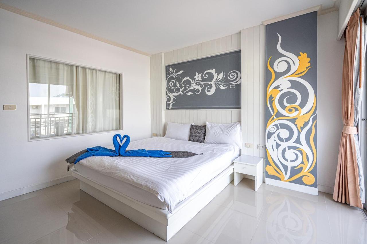 Santi White House Patong Hotel Kültér fotó