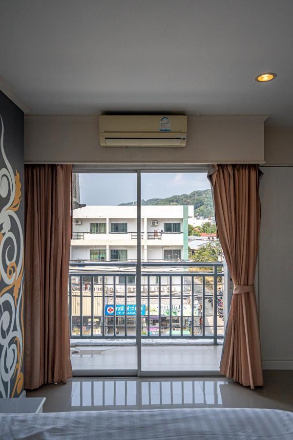 Santi White House Patong Hotel Kültér fotó