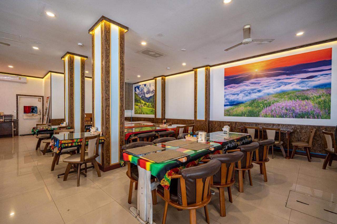 Santi White House Patong Hotel Kültér fotó