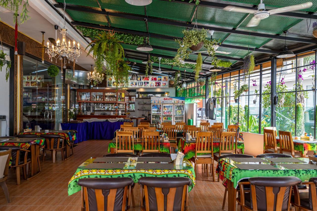 Santi White House Patong Hotel Kültér fotó